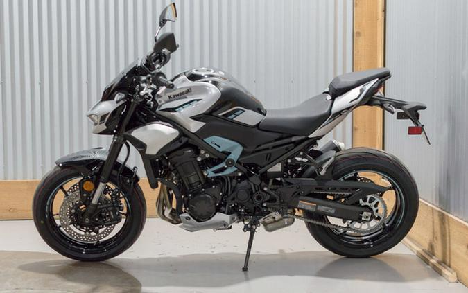 2025 Kawasaki Z900 ABS Galaxy Silver/Metallic Spark Black
