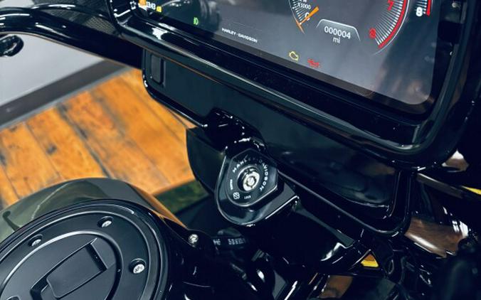 2026 Harley-Davidson® Street Glide Limited OLIV STL MTL/BLK W/ PINSTRI