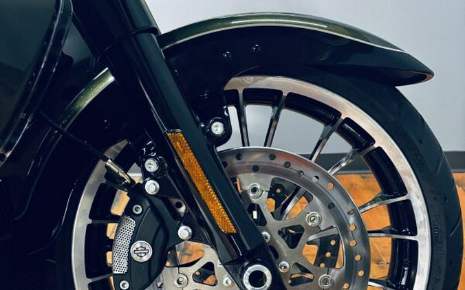 2026 Harley-Davidson® Street Glide Limited OLIV STL MTL/BLK W/ PINSTRI