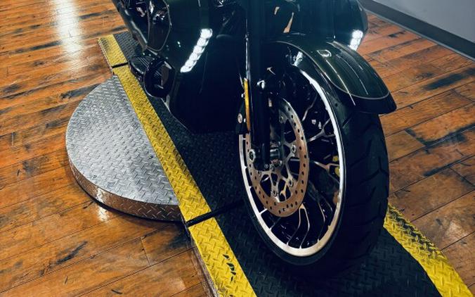 2026 Harley-Davidson® Street Glide Limited OLIV STL MTL/BLK W/ PINSTRI