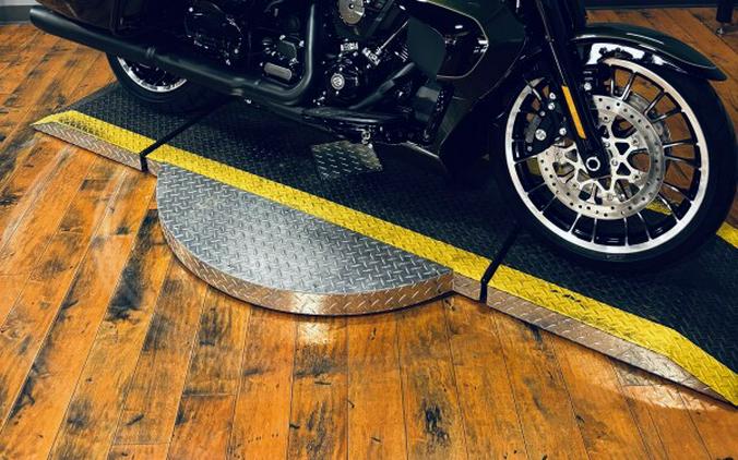 2026 Harley-Davidson® Street Glide Limited OLIV STL MTL/BLK W/ PINSTRI