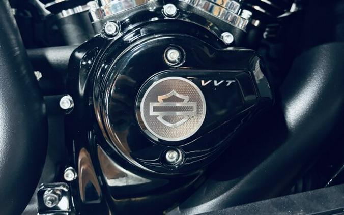 2026 Harley-Davidson® Street Glide Limited OLIV STL MTL/BLK W/ PINSTRI