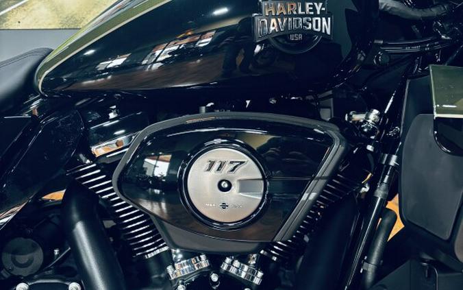 2026 Harley-Davidson® Street Glide Limited OLIV STL MTL/BLK W/ PINSTRI