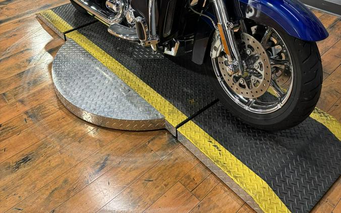 2015 Harley-Davidson CVO Road Glide Ultra SAPPHRE/ABS BLU W/ PINSTRIP