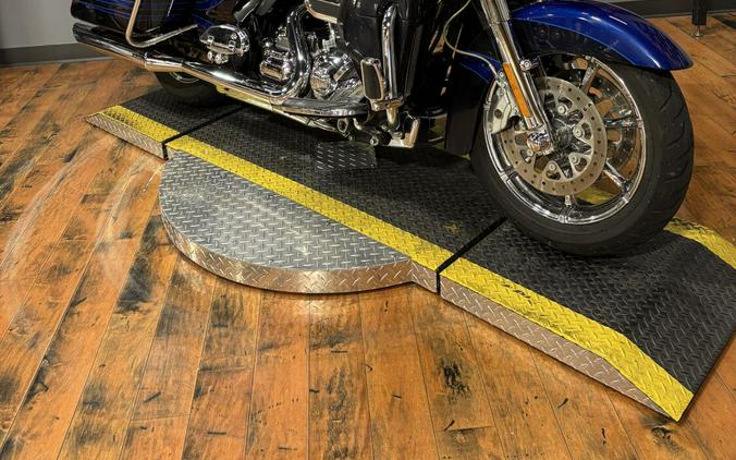 2015 Harley-Davidson CVO Road Glide Ultra SAPPHRE/ABS BLU W/ PINSTRIP