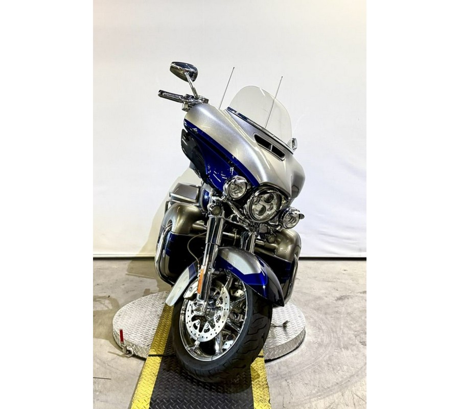 2017 Harley-Davidson® FLHTKSE - CVO™ Limited