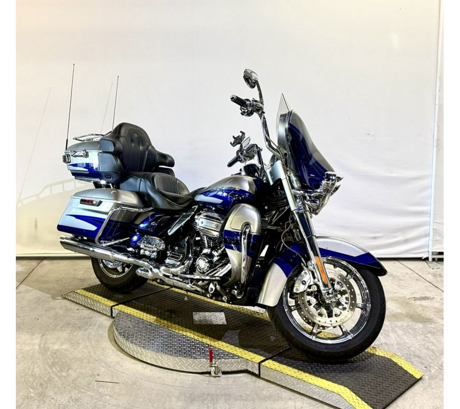 2017 Harley-Davidson® FLHTKSE - CVO™ Limited