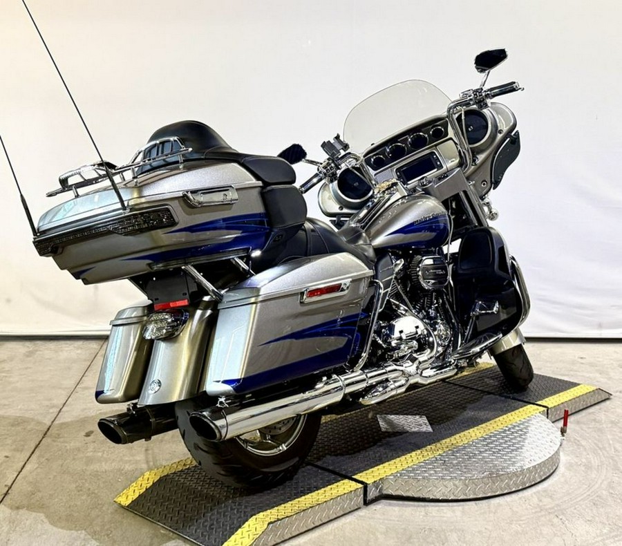 2017 Harley-Davidson® FLHTKSE - CVO™ Limited