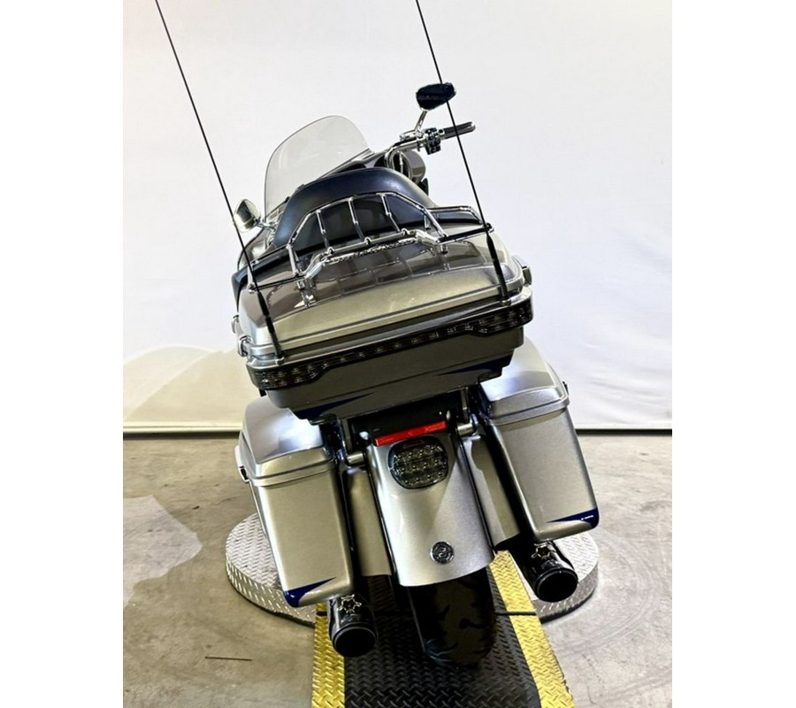 2017 Harley-Davidson® FLHTKSE - CVO™ Limited