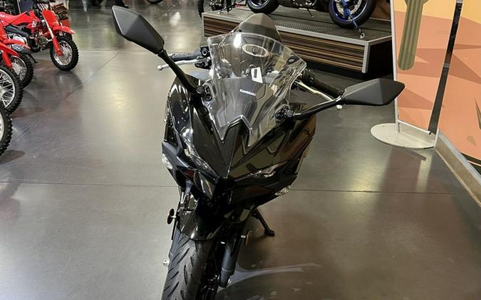 2024 Kawasaki Ninja 500 KRT Edition