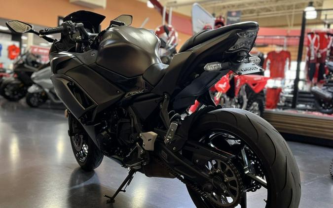 2024 Kawasaki Ninja 650 Metallic Matte Dark Gray/Metallic Spark Black Metallic Matte Graphenesteel GrayEbony