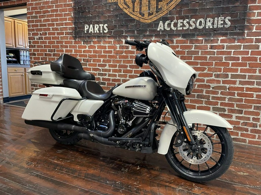 2018 Harley-Davidson FLHXS - Street Glide Special