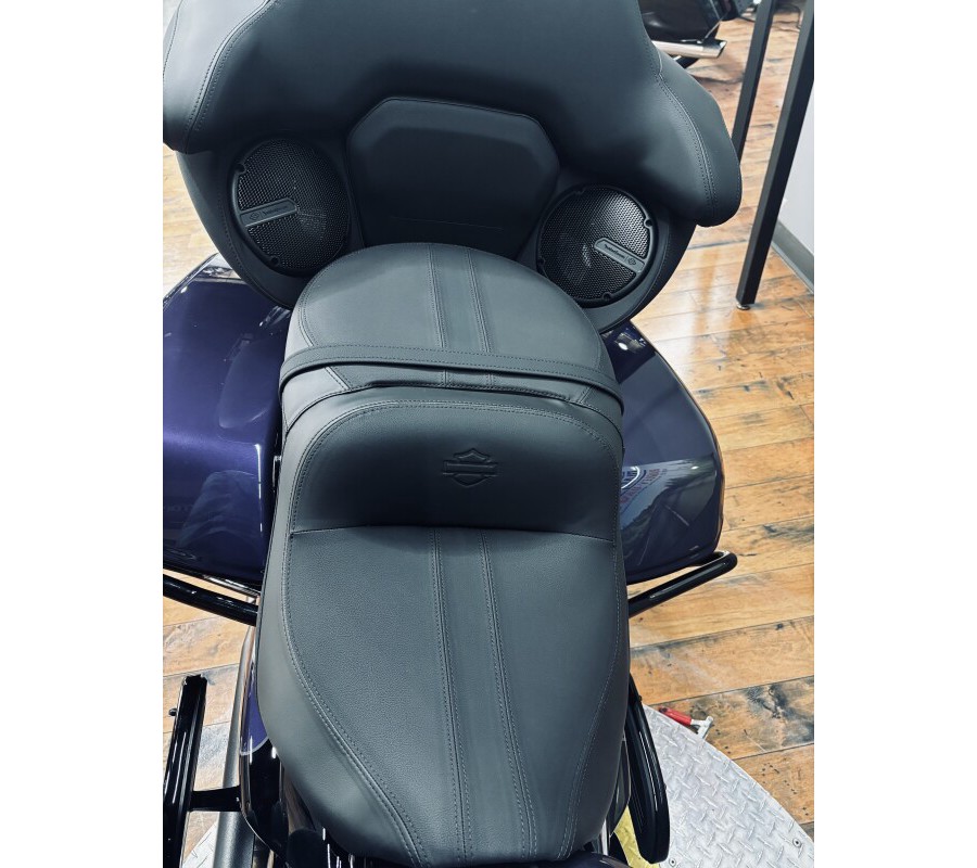 2026 Harley-Davidson® Road Glide Limited PRPLE ABYSS/BLK W/ PINSTRIP