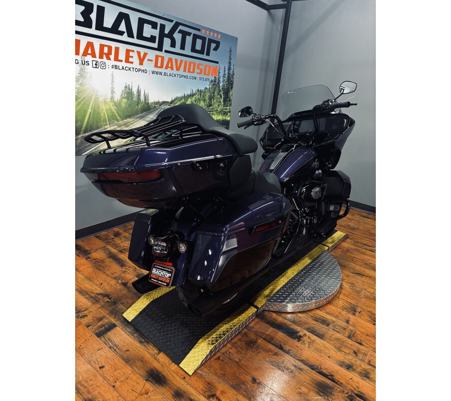 2026 Harley-Davidson® Road Glide Limited PRPLE ABYSS/BLK W/ PINSTRIP