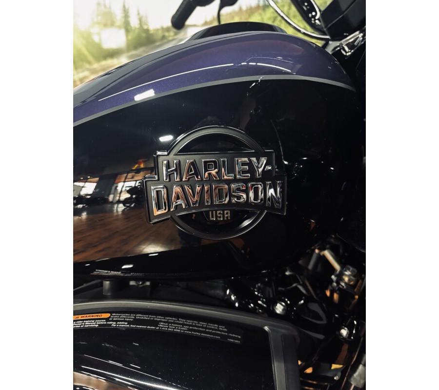 2026 Harley-Davidson® Road Glide Limited PRPLE ABYSS/BLK W/ PINSTRIP
