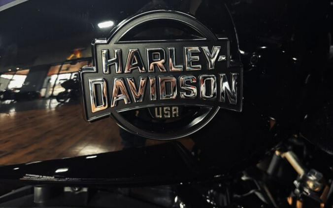 2026 Harley-Davidson® Road Glide Limited PRPLE ABYSS/BLK W/ PINSTRIP