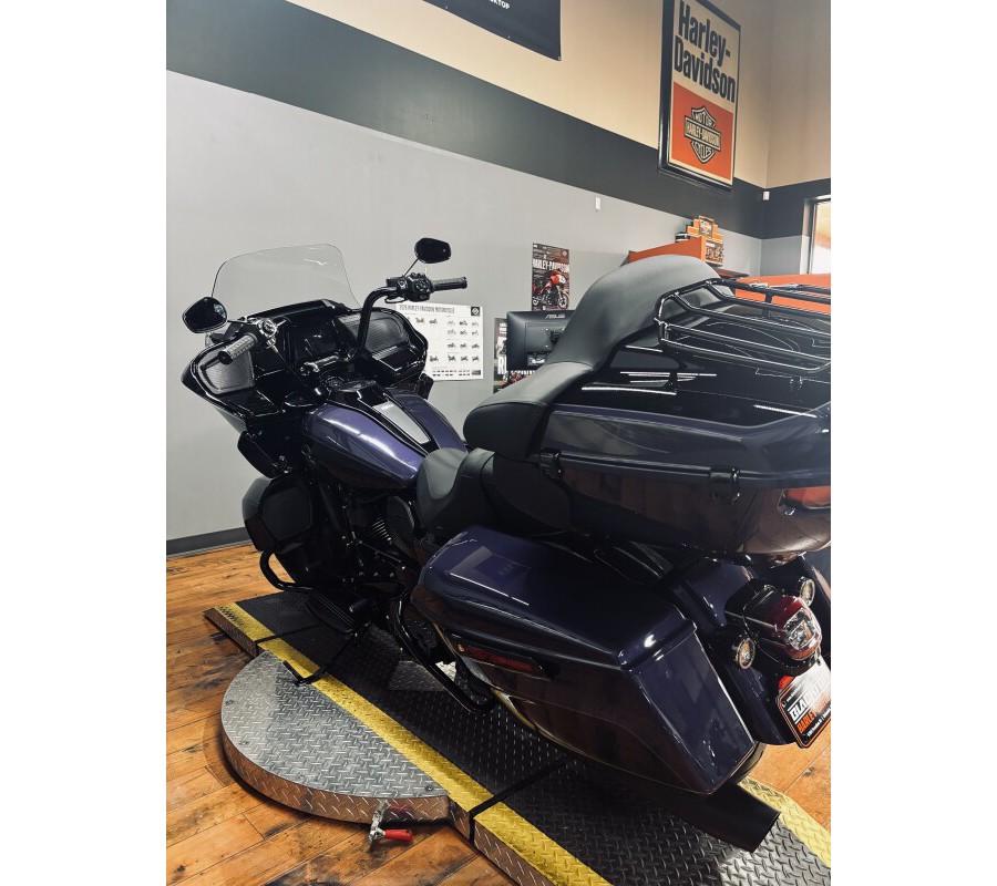 2026 Harley-Davidson® Road Glide Limited PRPLE ABYSS/BLK W/ PINSTRIP
