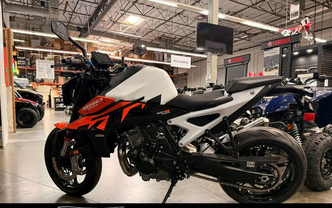 2027 KTM 990 Duke