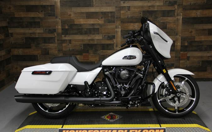 2024 Harley-Davidson Street Glide® White Onyx Pearl - Black Finish