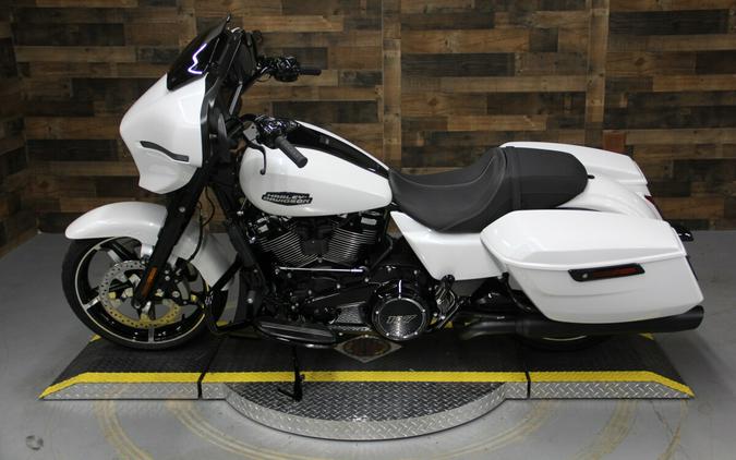 2024 Harley-Davidson Street Glide® White Onyx Pearl - Black Finish