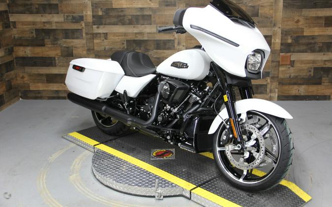 2024 Harley-Davidson Street Glide® White Onyx Pearl - Black Finish