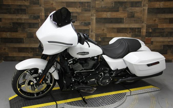 2024 Harley-Davidson Street Glide® White Onyx Pearl - Black Finish