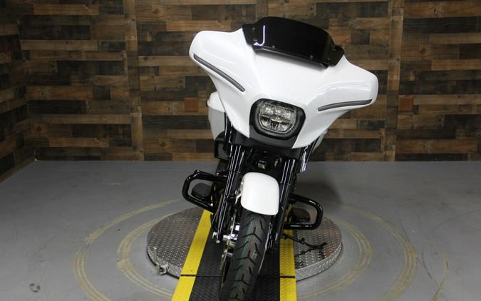 2024 Harley-Davidson Street Glide® White Onyx Pearl - Black Finish