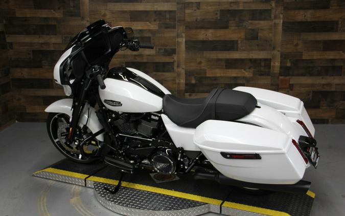 2024 Harley-Davidson Street Glide® White Onyx Pearl - Black Finish