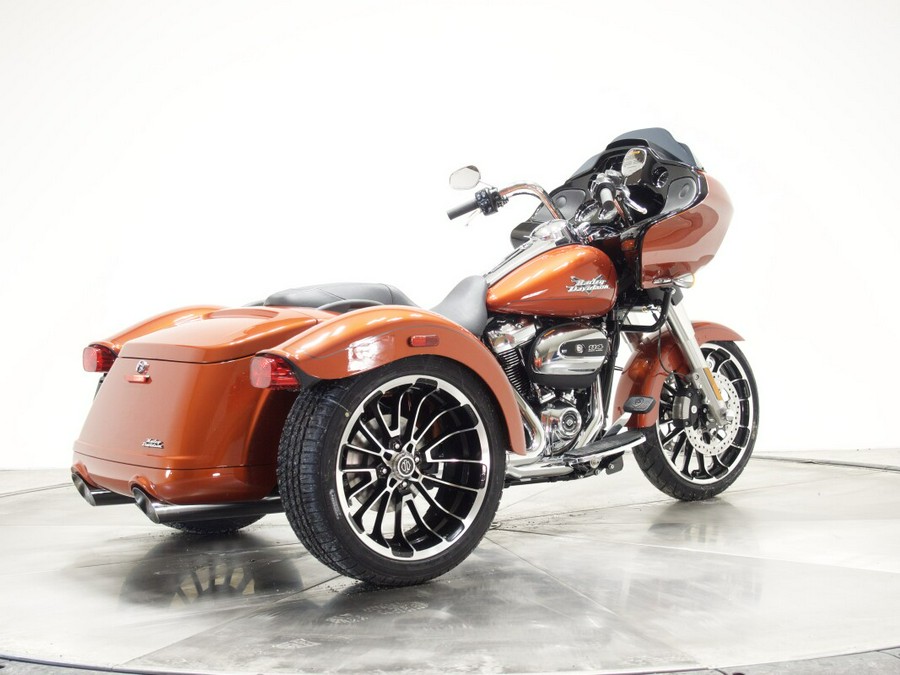 2025 Harley-Davidson FLTRT Road Glide 3 in Whiskey Fire