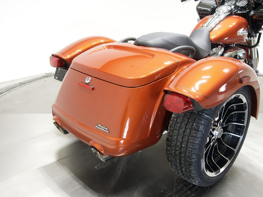 2025 Harley-Davidson FLTRT Road Glide 3 in Whiskey Fire