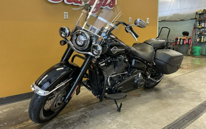 2019 Harley-Davidson® FLHCS - Heritage Classic 114