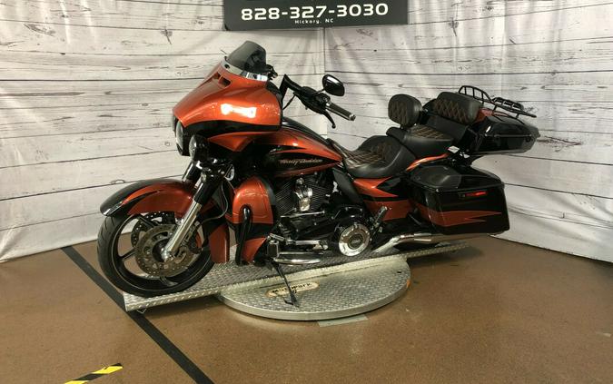 FLHXSE 2017 CVO™ Street Glide