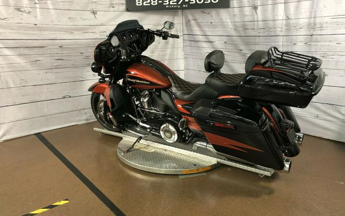 FLHXSE 2017 CVO™ Street Glide