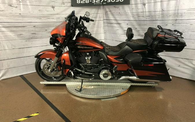 FLHXSE 2017 CVO™ Street Glide