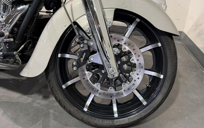 2023 Indian Chieftain Limited Silver Quartz Metallic