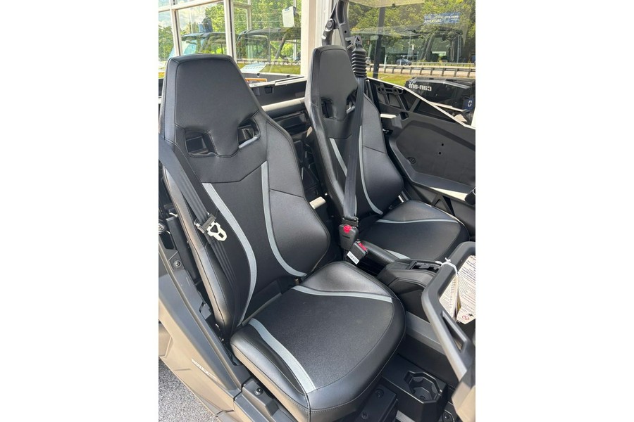 2025 Can-Am Commander XT 700