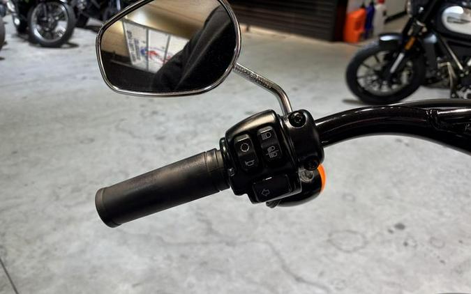 2021 Harley-Davidson® FLSL - Softail Slim®