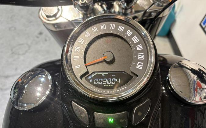 2021 Harley-Davidson® FLSL - Softail Slim®