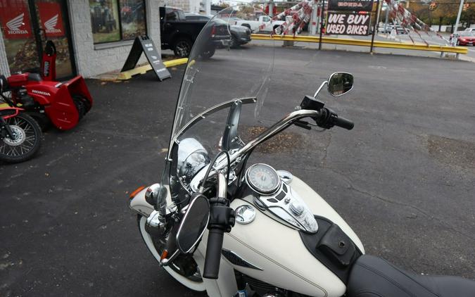 2015 Harley-Davidson® Softail® Heritage Softail® Classic