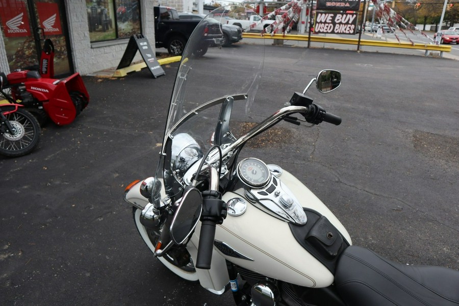 2015 Harley-Davidson® Softail® Heritage Softail® Classic