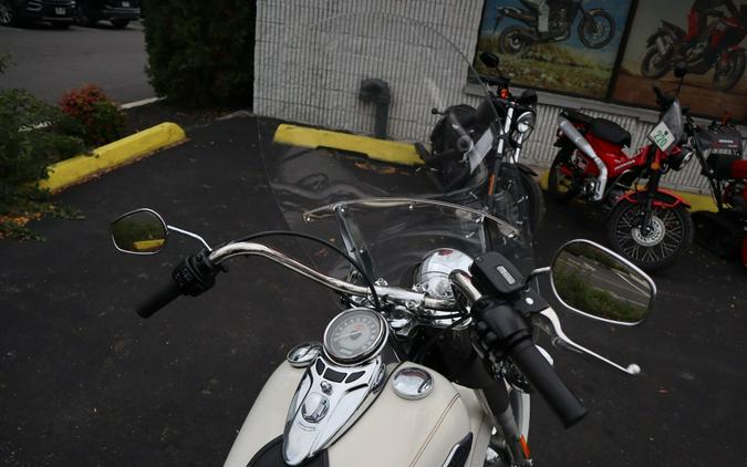 2015 Harley-Davidson® Softail® Heritage Softail® Classic