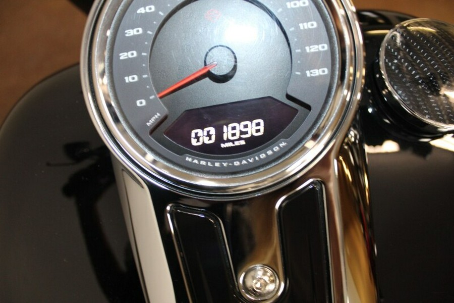 Harley-Davidson® Fat Boy® 114 2023 FLFBS 069191T BLACK W/ PINSTRIPE