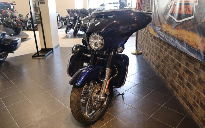 2016 CVO™ Street Glide® (FLHXSE)