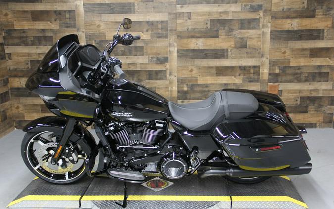 2024 Harley-Davidson Road Glide® Vivid Black - Black Finish