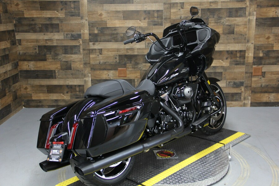 2024 Harley-Davidson Road Glide® Vivid Black - Black Finish