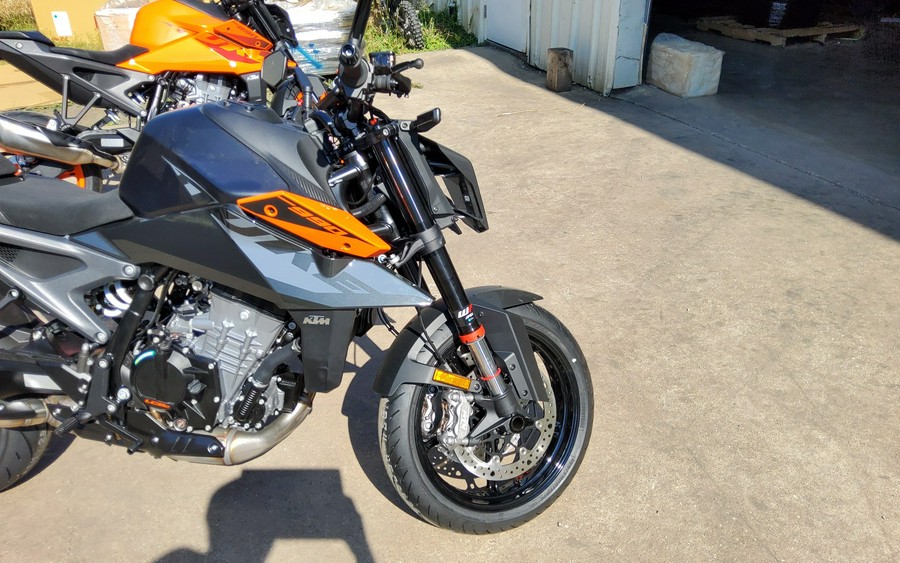 2024 KTM Duke 990