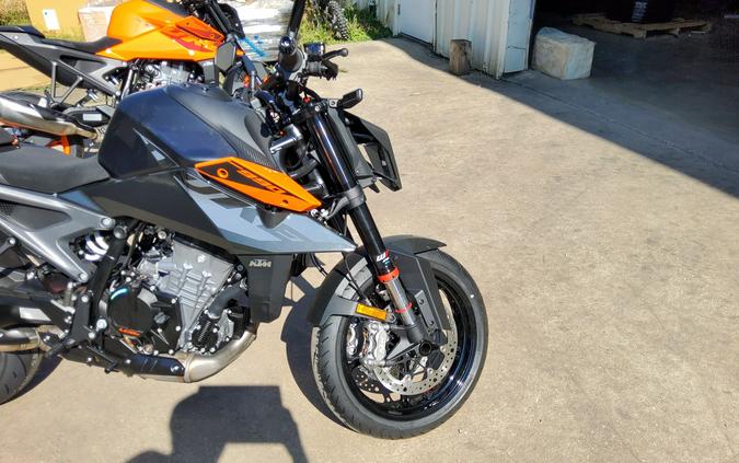 2024 KTM Duke 990