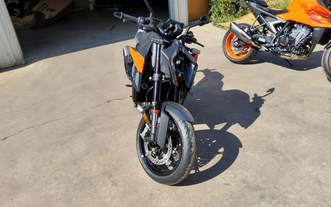 2024 KTM Duke 990