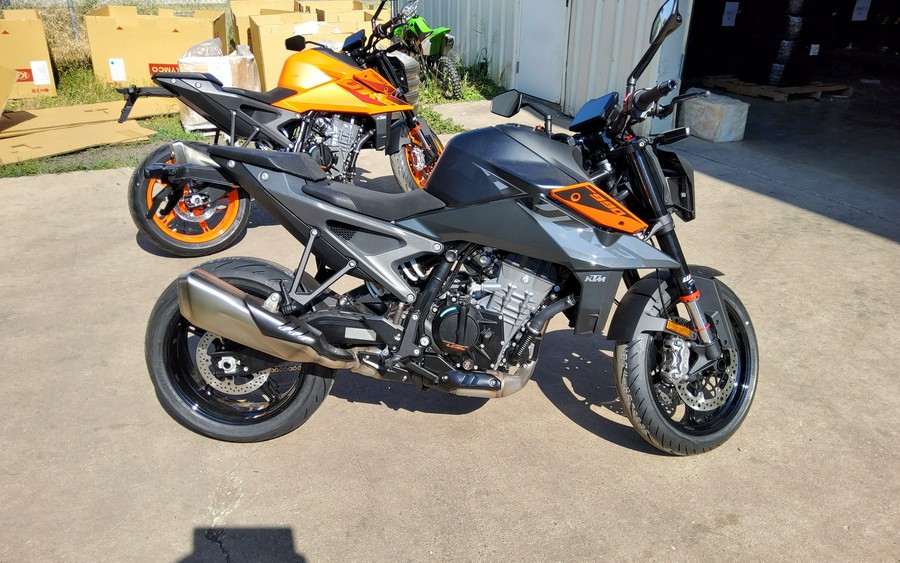 2024 KTM Duke 990