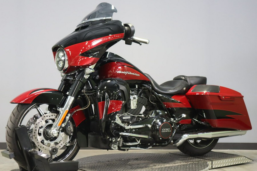 2017 Harley-Davidson Street Glide CVO FLHXSE